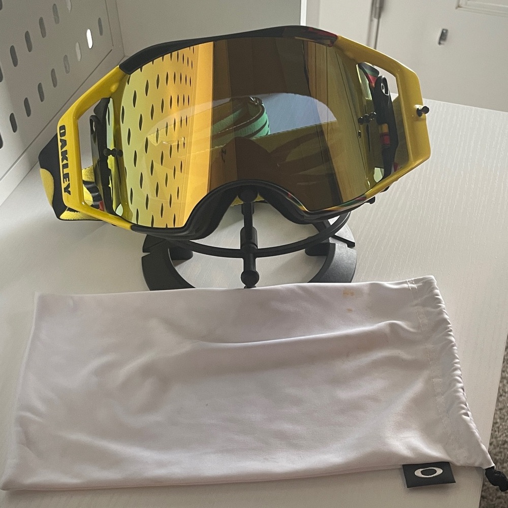 Used once VR46 Oakley Airbrake Goggle Iridium Gold-Tinted Lens